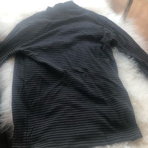 VGC Muji men’s long sleeve fashion tee in men’s SZ Medium!!